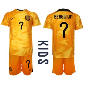 Lacne Dětský Futbalové dres Holandsko Steven Bergwijn #7 MS 2022 Krátky Rukáv - Domáci (+ trenírky)